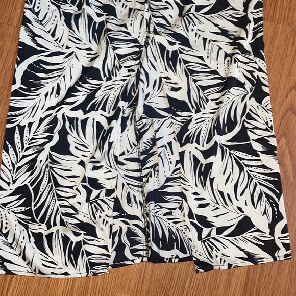 Abstract Midi skirt Medium Perfect condition - Picture 3 of 3